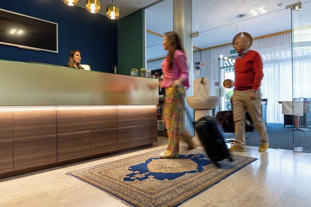 Easy Stay By Hotel La Perla - אזקונה - דלפק קבלה