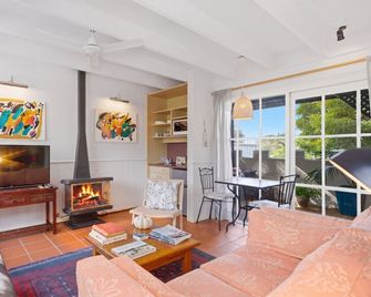 The Castle - Villa by the Sea - Cowes - Living room