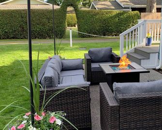 Remodeled 1930 Birch Bay Cottage Close to Beach - Blaine - Terasa