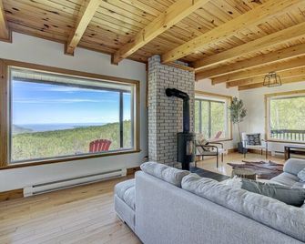 Cozy Haven with Spa & Stunning Views - Baie-Saint-Paul - Stue