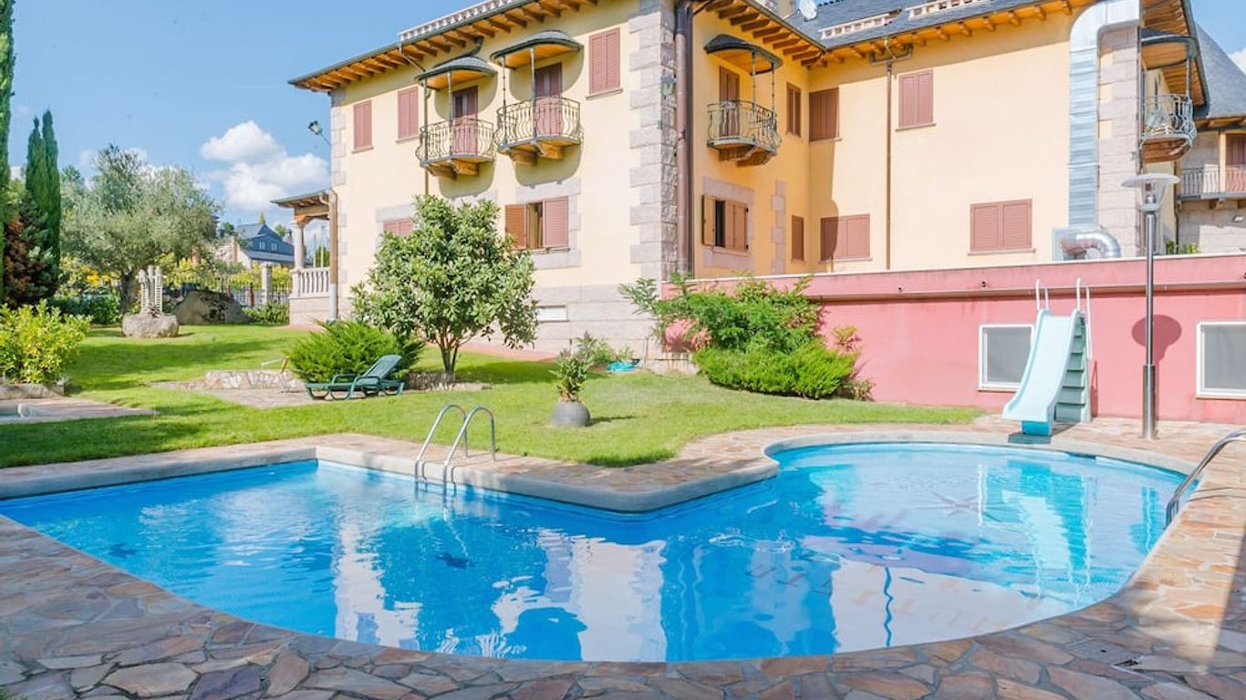 كومليجو هوستيليرو بالاديوم