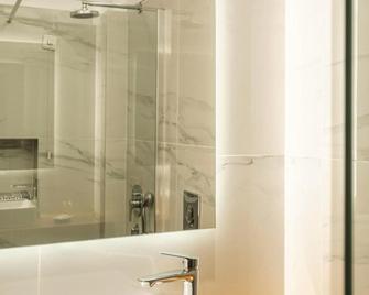 Danae Hotel - Aegina - Bad