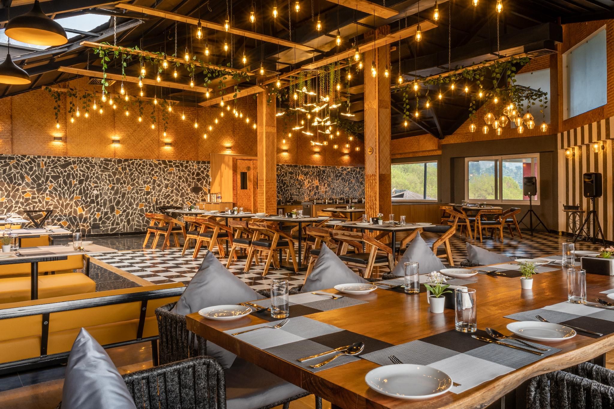 Jujurana Resort And Spa - דרמאסאלה - מסעדה