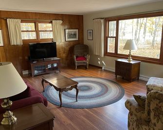 Experience True Door County Charm! - Ephraim - Living room