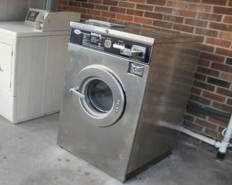 Rodeway Inn - Whiteville - Laundry facility