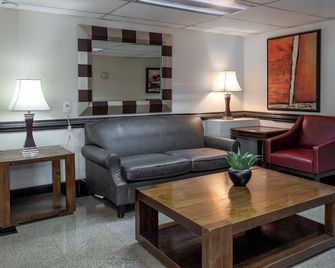 Red Roof Inn Charlotte - University - Charlotte - Wohnzimmer