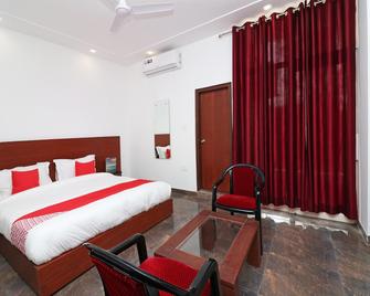 Hotel O Rex Cabana - Faridabad - Slaapkamer