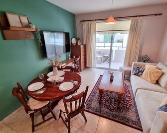 Dock Holiday Apartment - Larnaca - Dining room
