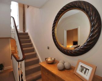 Chester Apartments - Chester - Stairs