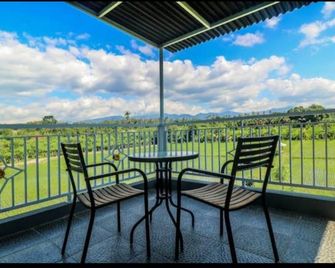 أو واي أو 1051 دي لوران هوتل - Banjar - شرفة