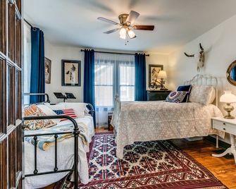 Music City Roost~Nashville Style~ 10 min from Downtown & Music Row!~ - Nashville - Habitación