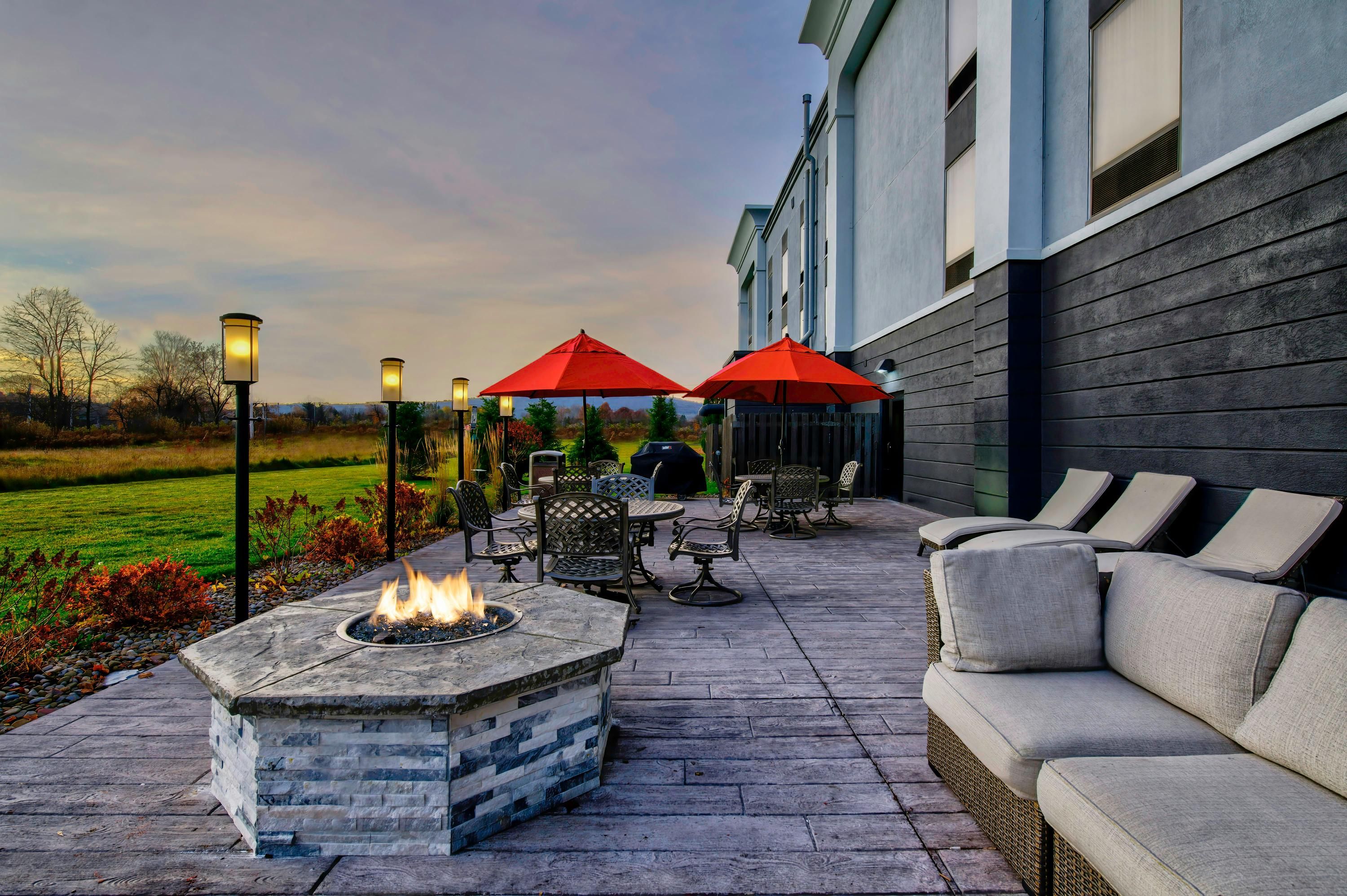Hampton Inn Cortland - Cortland - Patio