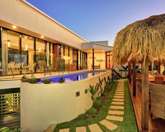 Zen Beach Retreat - Bargara - Building