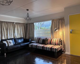 Ginkgo & Walnut - Rotorua - Living room