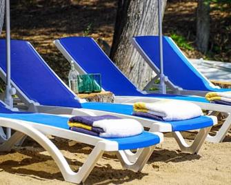 Private Peninsula Retreat - Beach / Jumping Rocks / Hammock / Fire Pit / Sunsets - Bancroft