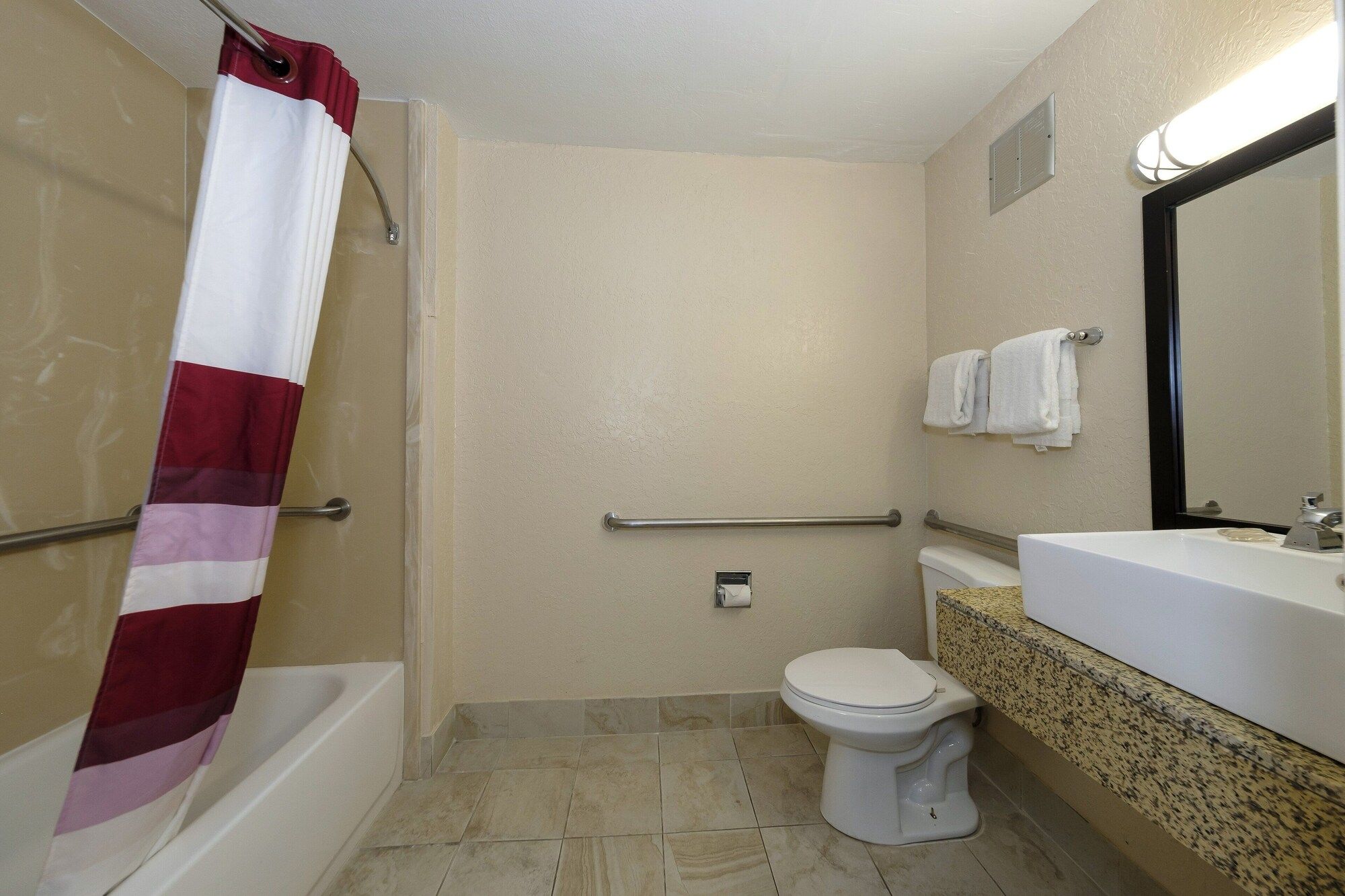 Red Roof Inn Jacksonville - Cruise Port - ג'קסונוויל - חדר רחצה