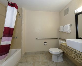 Red Roof Inn Jacksonville - Cruise Port - ג'קסונוויל - חדר רחצה