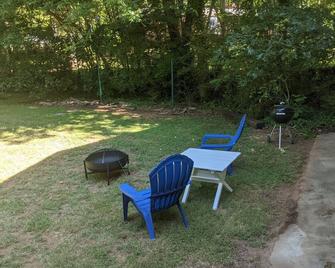 Private, pet friendly studio with many amenities. - Salisbury - Патіо