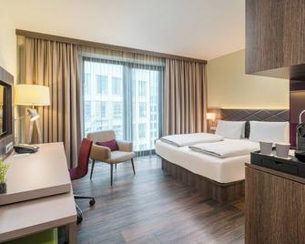 Directly at the airport & S-Bahn - in a few minutes in Frankfurt city center. - Francfort