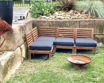 Tranquil Studio Retreat in Leura with Private Bush Outlook. - Leura - Innenhof