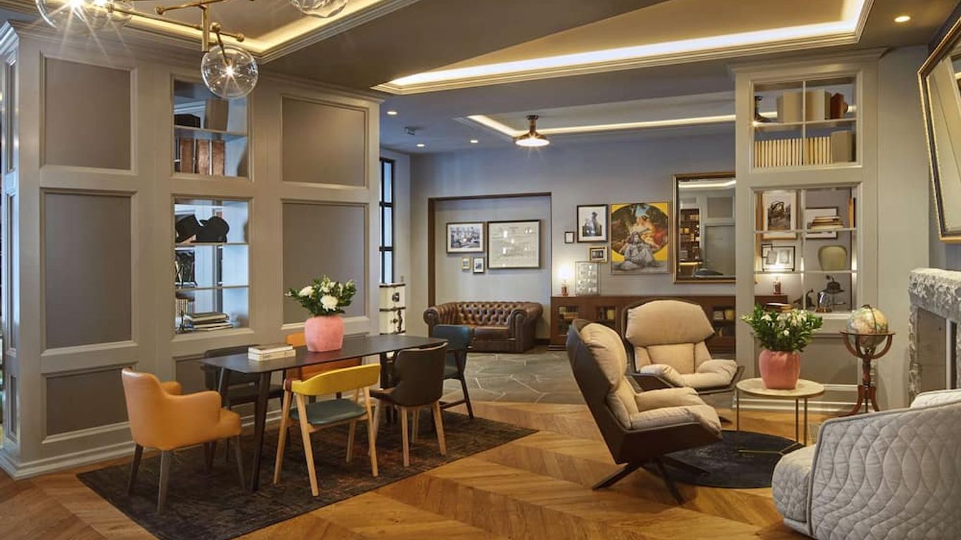 Reykjavik Consulate Hotel, Curio Collection by Hilton