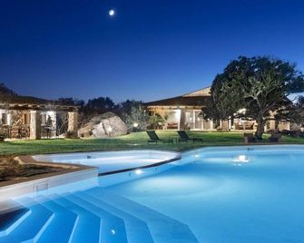 Tenuta Pilastru Country Resort & Spa - ארצאקנה - בריכה