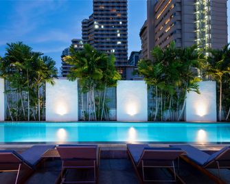أجنحة راديسون بانكوك سوخومفيت - بانكوك - حوض السباحة