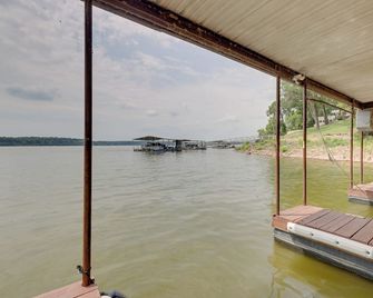 Dock And Pool Access Lakefront Grove Hom - Grove