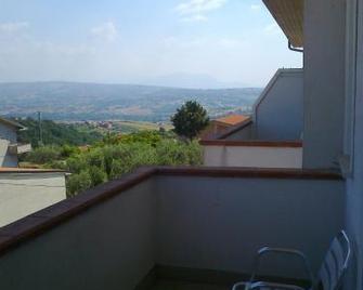 Life Hotel - Ariano Irpino - Balcón