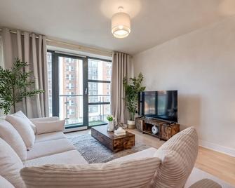 Central Belfast Apartments, Victoria Place - Belfast - Living room