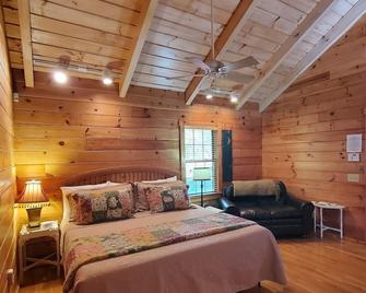 Cabin 317 - Three's a Crowd - Galax - Schlafzimmer
