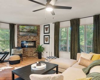 Cozy Retreat w Hot Tub Firepit & Grill near Bryce - Basye - Salon