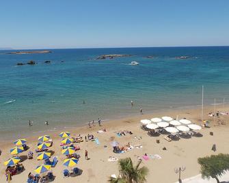 هوتل داناوس - خانيا - شاطئ