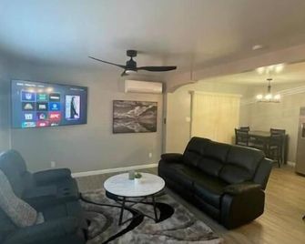 Delightful home in Oroville - Oroville - Wohnzimmer