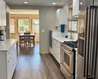 Abundant Activities for Adventurous People - Goldendale - Kitchen