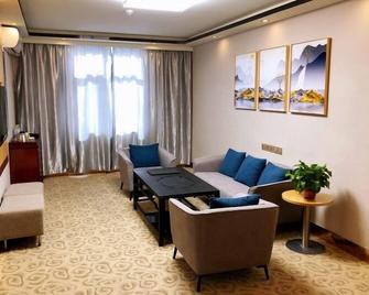 Greentree Inn Binzhou Wudi Ginza Square Express Hotel - Binzhou - Living room
