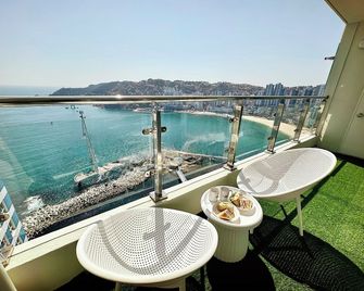 The December Stay Busan Ocean Terrace - Pusan - Balkon