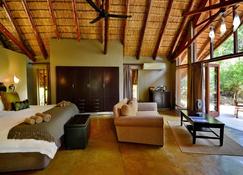 Black Rhino Game Lodge - Tlhatlaganyane - Bedroom