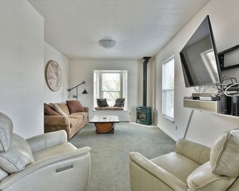 232 4th Street - Ashland - Sala de estar