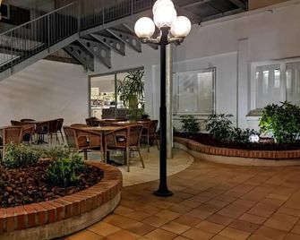 Adonis Lourdes - Notre Dame de la Sarte - Lourdes - Patio
