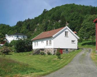 Amazing Home In Lyngdal With Kitchen - Lyngdal - Edificio