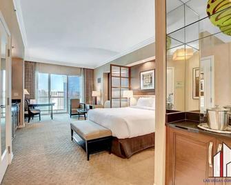 Mgm Signature-32-607 F1 Track & Strip View Balcony - Paradise - Bedroom