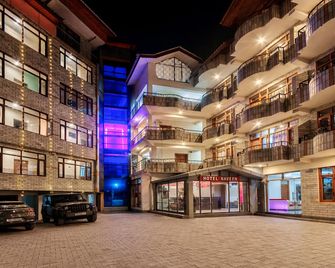 Hotel Naveen Manali - Manali - Building