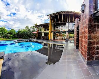 Finca Hotel La Quinta Porra - Ermenistan - Havuz