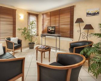 Brit Hotel Essentiel Cahors Nord - Cahors - Sala de estar