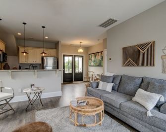 Lake Carolina Coach Cottage/Amazing stay/Columbia,S.C. - Columbia - Living room