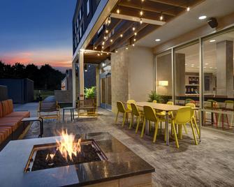 Home2 Suites By Hilton Raleigh North I-540 - Raleigh - Patio