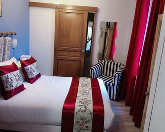 Hotel Hostellerie Des Voyageurs - Andrézieux-Bouthéon - Schlafzimmer