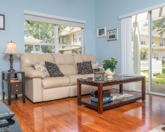 A Bit of Disney World Paradise Aka Villas at Seven Dwarfs Lane! - Kissimmee - Sala de estar