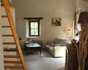 a guest room with or without breakfast - Saint-Jean-du-Gard - Вітальня